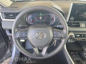 2025 Toyota RAV4 LE - miniatura 10