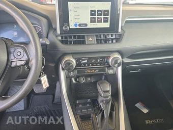 2025 Toyota RAV4 LE - miniatura 11