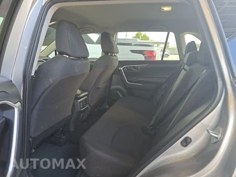 2025 Toyota RAV4 LE - miniatura 13