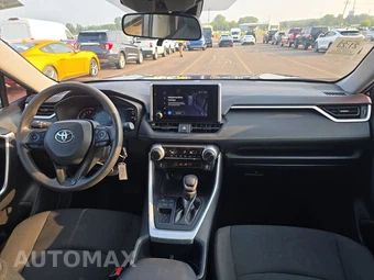 2025 Toyota RAV4 LE - miniatura 11