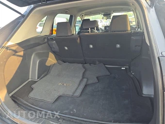 2025 Toyota RAV4 LE - miniatura 16