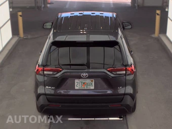 2025 Toyota RAV4 LE - miniatura 5