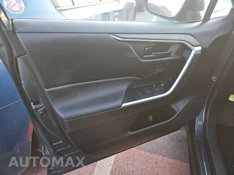 2025 Toyota RAV4 LE - miniatura 9