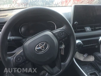 2025 Toyota RAV4 LE - miniatura 10