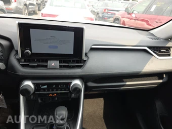 2025 Toyota RAV4 LE - miniatura 11