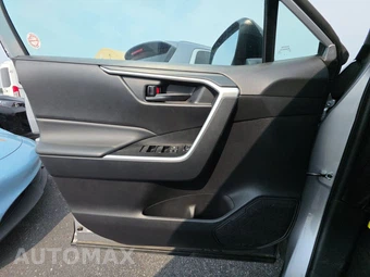 2025 Toyota RAV4 LE - miniatura 9