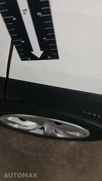 2025 Toyota RAV4 LE - miniatura 26