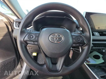 2025 Toyota RAV4 LE - miniatura 10
