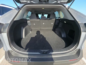 2025 Toyota RAV4 LE - miniatura 16