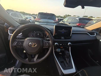 2025 Toyota RAV4 LE - miniatura 11