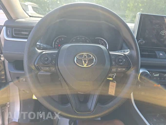 2025 Toyota RAV4 LE - miniatura 10