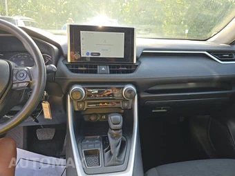 2025 Toyota RAV4 LE - miniatura 11