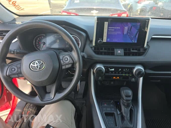 2025 Toyota RAV4 LE - miniatura 11