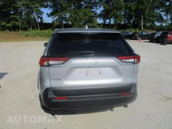 2025 Toyota RAV4 LE - miniatura 13