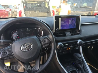 2025 Toyota RAV4 LE - miniatura 11