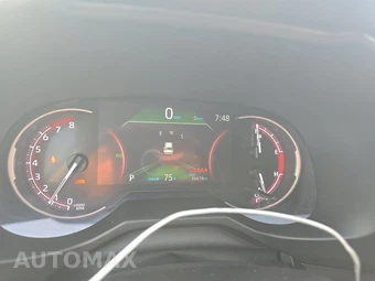 2025 Toyota RAV4 LE - miniatura 12