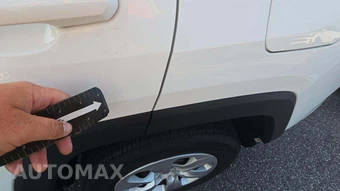 2025 Toyota RAV4 LE - miniatura 19
