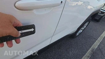 2025 Toyota RAV4 LE - miniatura 22