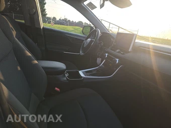2025 Toyota RAV4 LE - miniatura 8