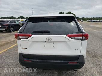 2025 Toyota RAV4 LE - miniatura 5