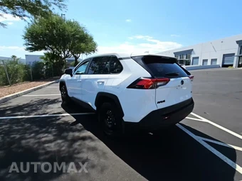 2025 Toyota RAV4 LE – miniatura 6