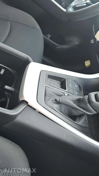 2025 Toyota RAV4 LE - miniatura 33