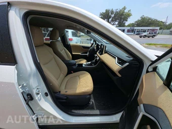 2025 Toyota RAV4 LE - miniatura 17