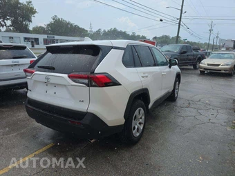 2025 Toyota RAV4 LE - miniatura 3