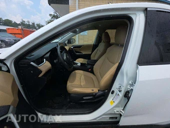 2025 Toyota RAV4 LE - miniatura 6