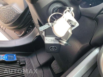 2025 Toyota RAV4 LE - miniatura 5