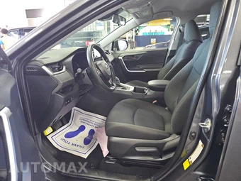 2025 Toyota RAV4 LE - miniatura 7