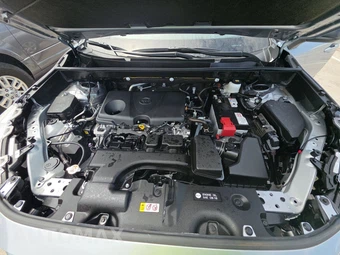 2025 Toyota RAV4 LE – miniatura 15