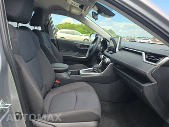 2025 Toyota RAV4 LE – miniatura 8
