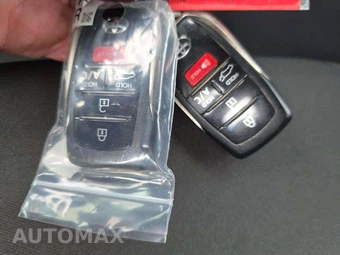 2025 Toyota RAV4 Plug-In Hybrid SE - miniatura 8