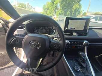 2025 Toyota RAV4 Plug-In Hybrid SE - miniatura 10