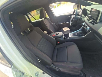 2025 Toyota RAV4 Plug-In Hybrid SE - miniatura 18