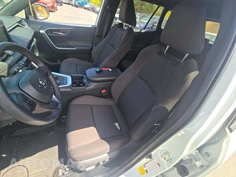 2025 Toyota RAV4 Plug-In Hybrid SE - miniatura 6