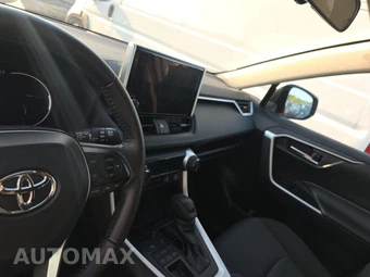 2025 Toyota RAV4 XLE - miniatura 11