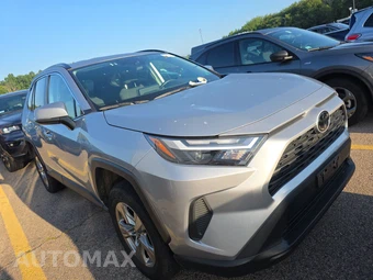 2025 Toyota RAV4 XLE - miniatura 3