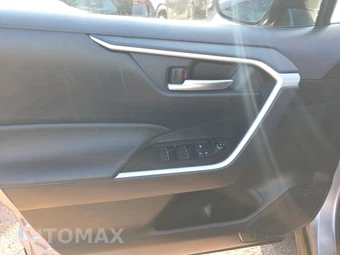 2025 Toyota RAV4 XLE - miniatura 9
