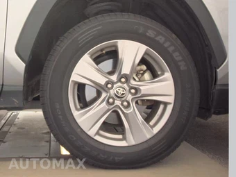 2025 Toyota RAV4 XLE - miniatura 10