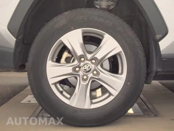 2025 Toyota RAV4 XLE - miniatura 11