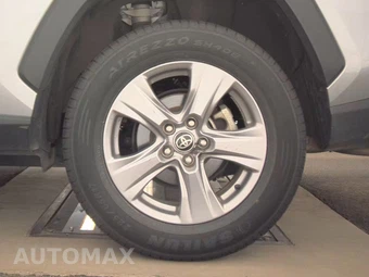 2025 Toyota RAV4 XLE - miniatura 12