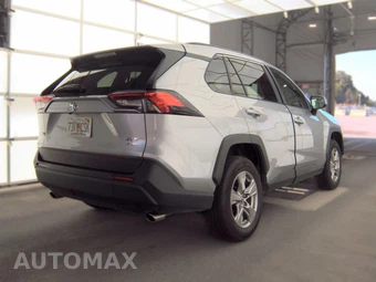 2025 Toyota RAV4 XLE - miniatura 5
