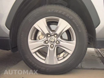 2025 Toyota RAV4 XLE - miniatura 9