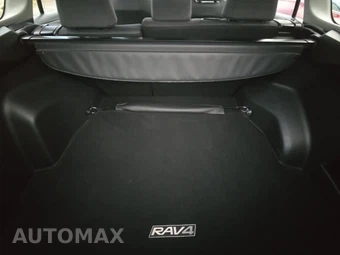 2025 Toyota RAV4 XLE - miniatura 17