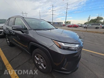 2025 Toyota RAV4 XLE - miniatura 3