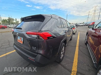 2025 Toyota RAV4 XLE - miniatura 4