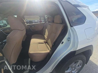 2025 Toyota RAV4 XLE - miniatura 10
