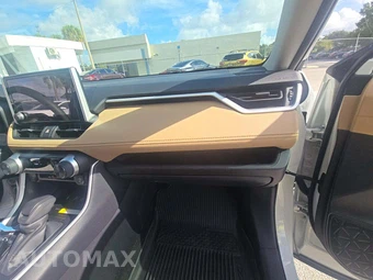 2025 Toyota RAV4 XLE - miniatura 16